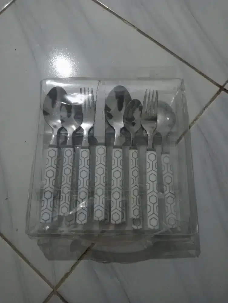 Set Sendok Garpu Stainless Motif Elegan – Lengkap & Siap Pakai!