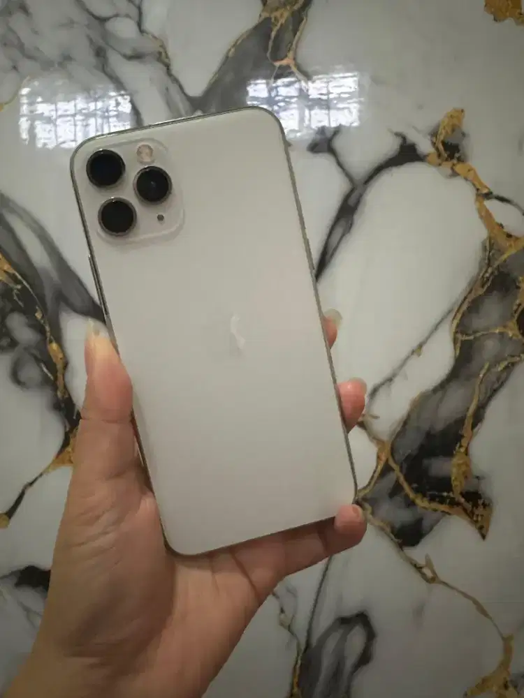 iPhone 11 Pro Silver 256GB Inter Sinyal Aman Fullset Like New