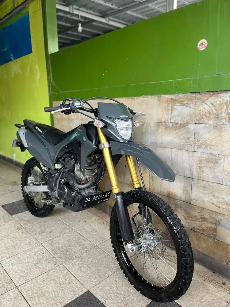 Honda CRF tahun 2021 warna abu abu rare