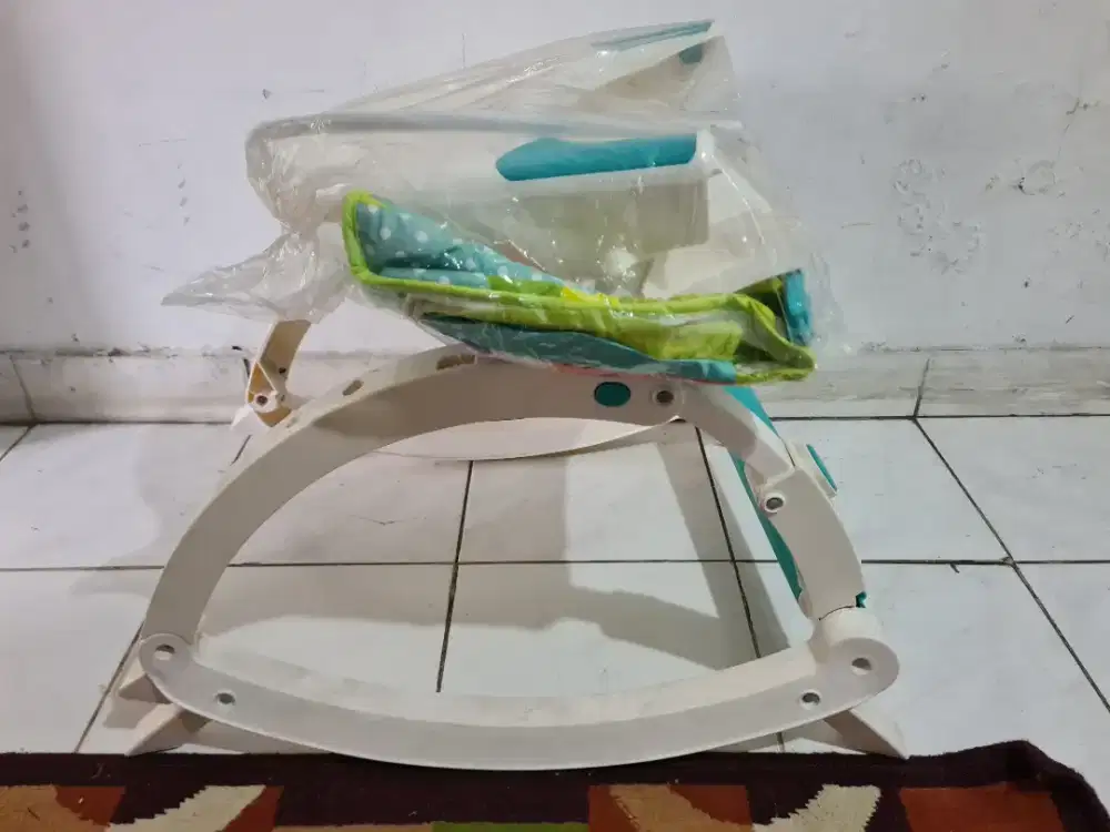 Bouncer Bayi warna putih