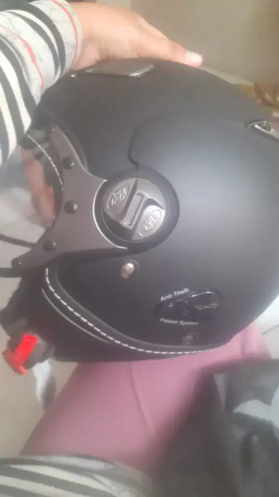 Helm kyt warna hitam