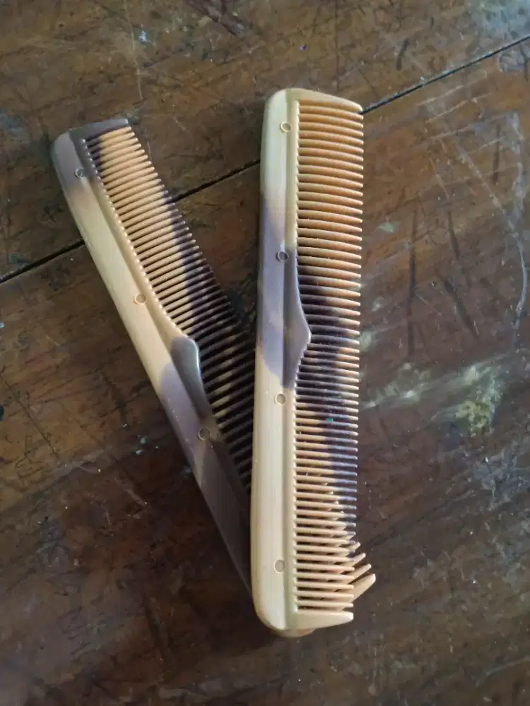 Sisir Polos Motif Cokelat – Ringan, Kuat, dan Nyaman Dipakai