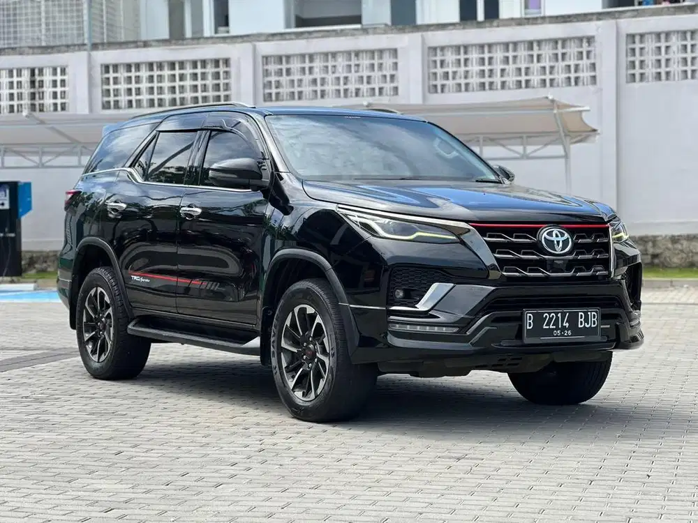 LOW KM VRZ TRD 2.4 2021 DIESEL HITAM LIKE NEW