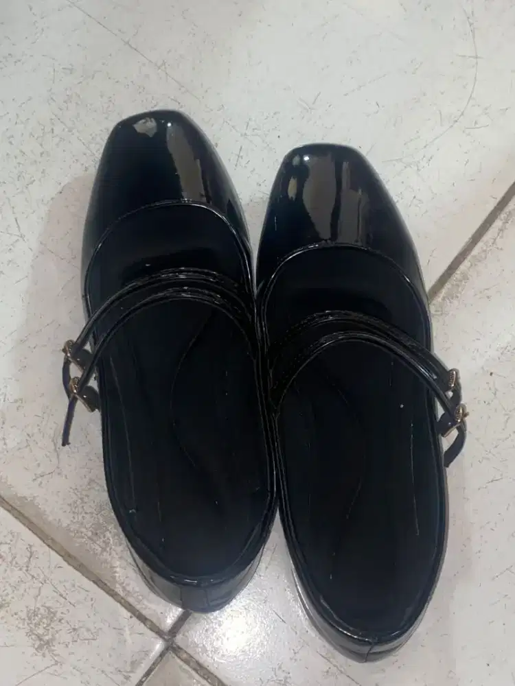 Sepatu Flat Hitam Elegan, Nyaman, dan Cocok untuk Semua Aktivitas!