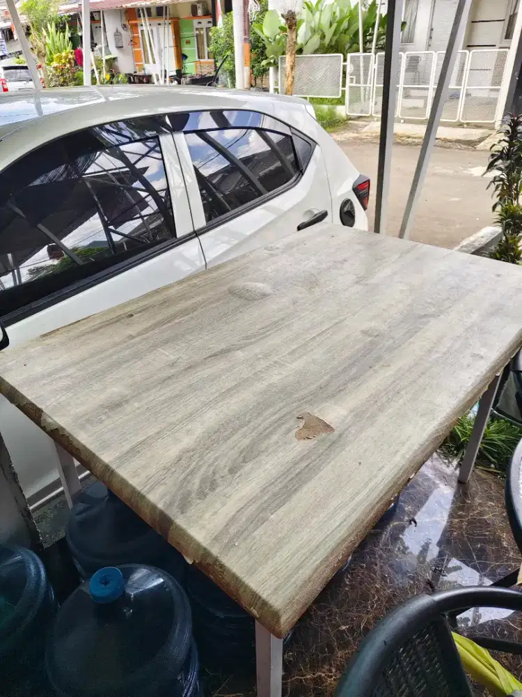 Meja Makan warna Putih