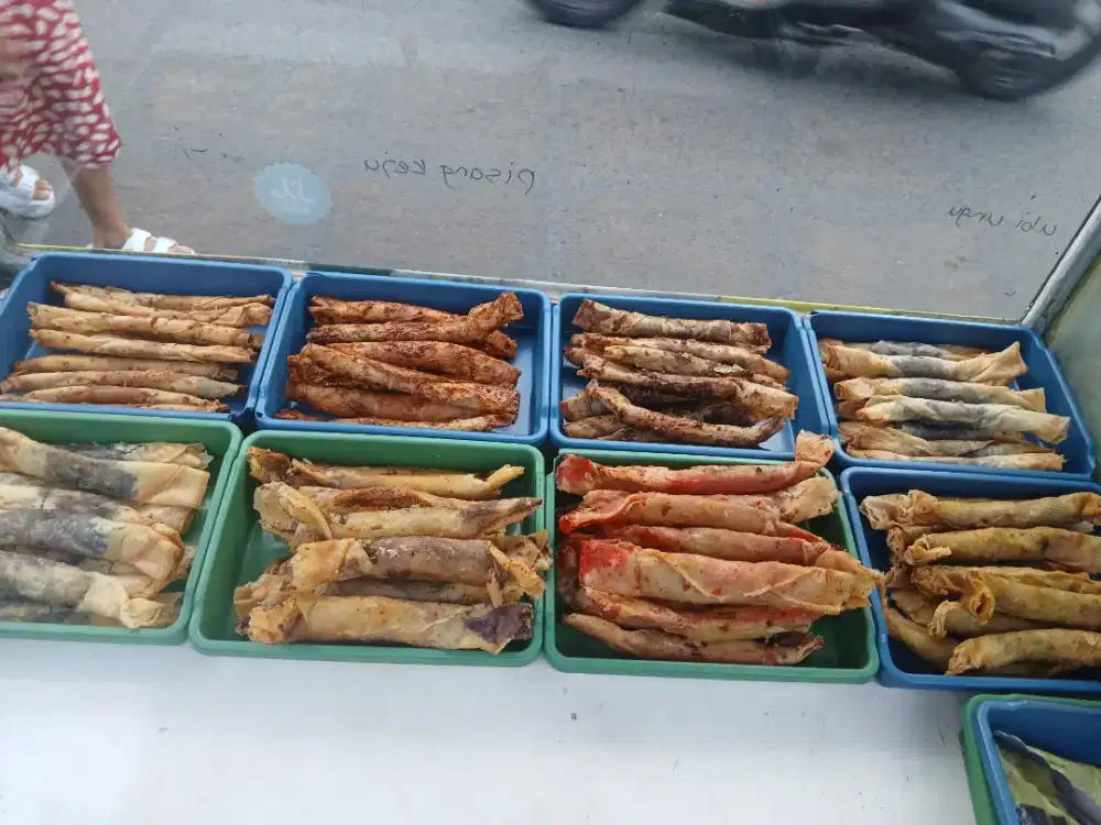 Buat jagain lapak piscok