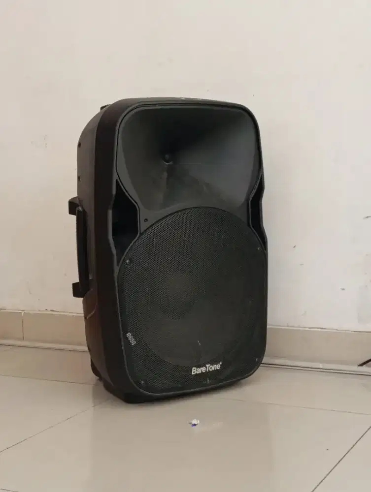 speaker besar hitam