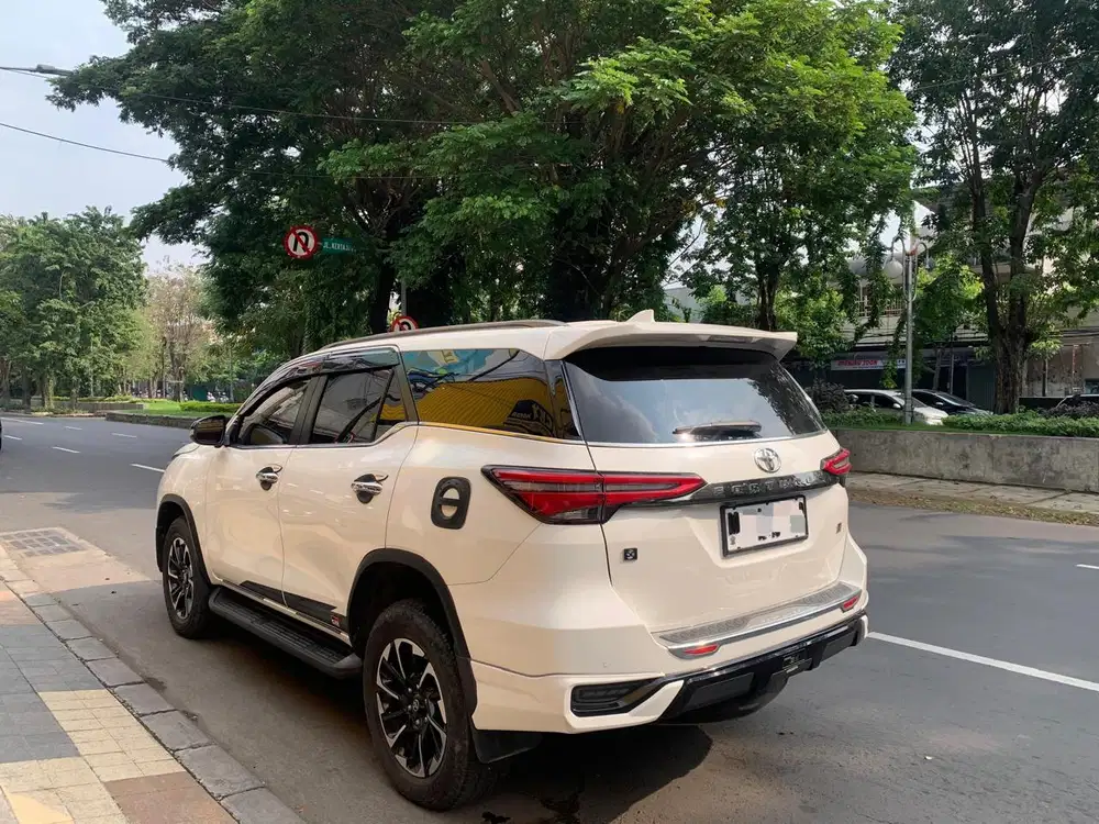 Toyota Fortuner 2.4 VRZ GR SPORT AT '2021 Putih KM 31rb ASLI