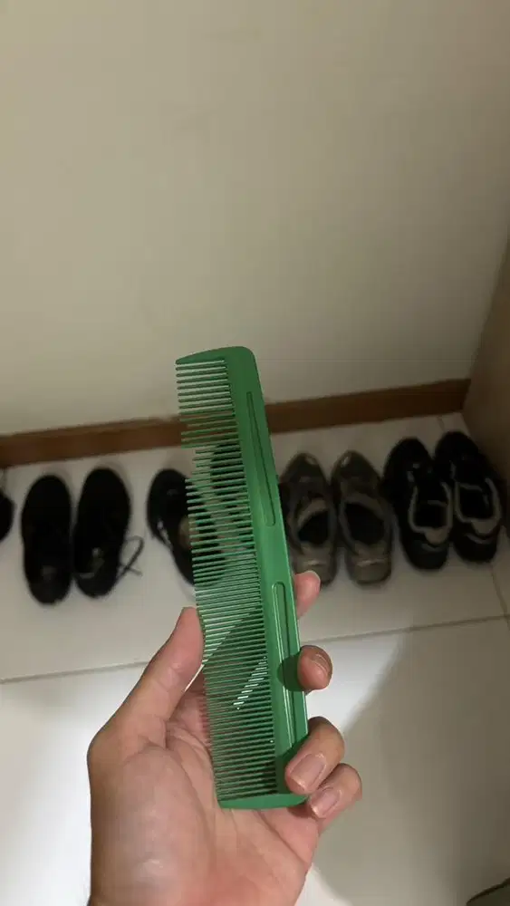 Sisir plastik hijau