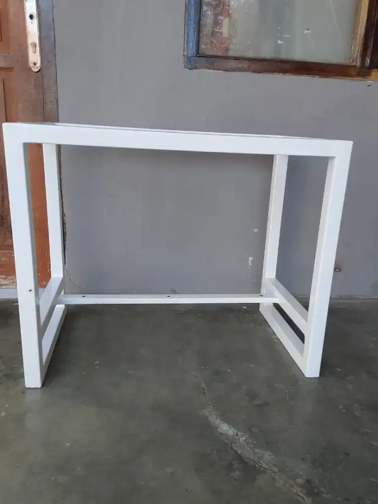 Meja komputer serbaguna