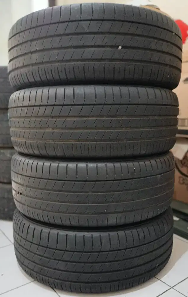 Ban Mobil Dunlop LM705 Ring 16 Uk 205/55