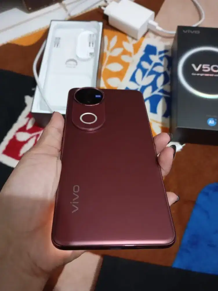VIVO V50 MERAH 8-256 (BARU PAKAI 2 WEEKS) MULUS BGT