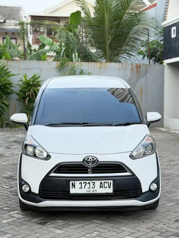 TOYOTA SIENTA V AT 2017