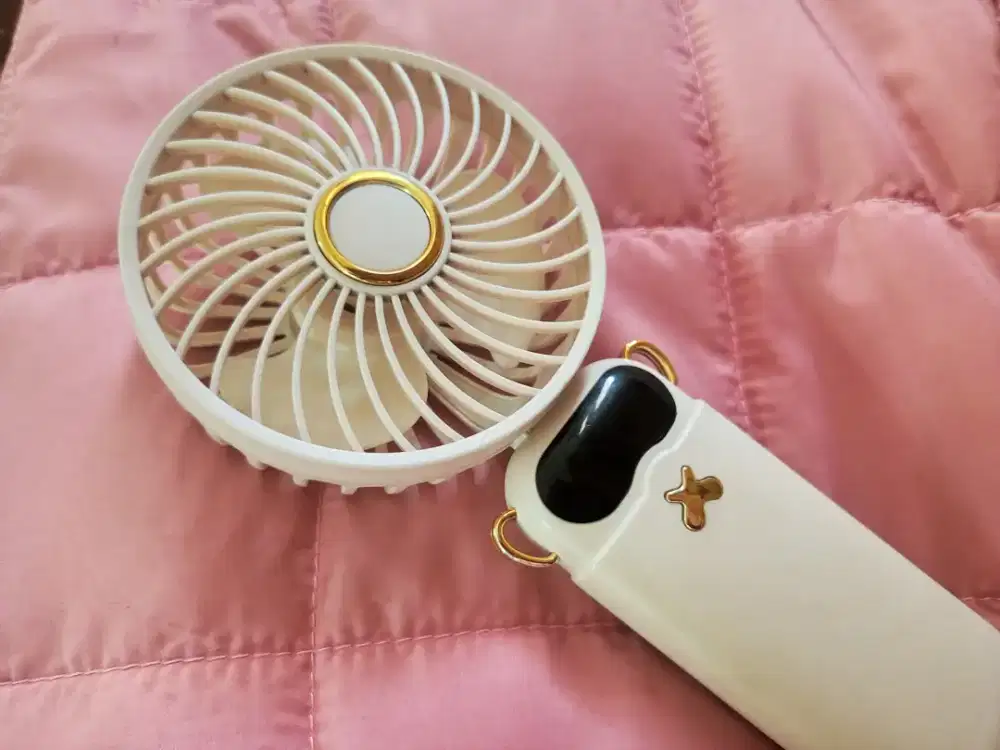 Kipas Portable Lipat – Angin Kencang, Ringan, dan Mudah Dibawa!