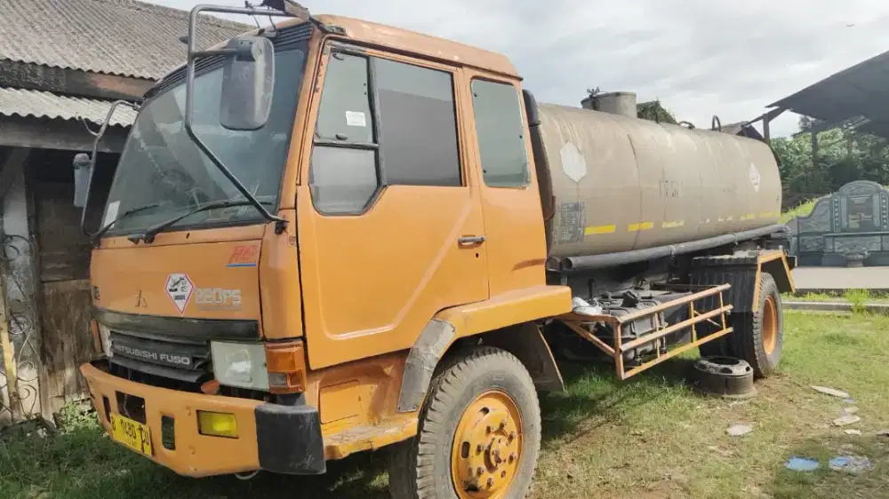 Mitsubishi Fuso engkel FM517HS 2003 Tanki