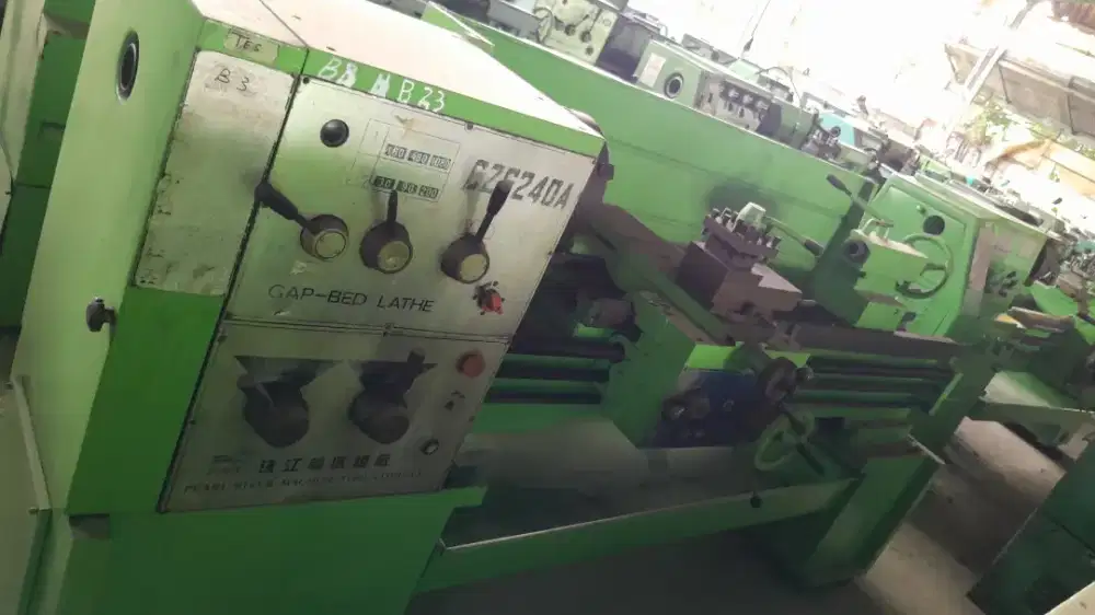 Mesin Bubut CZ6240A 1000mm