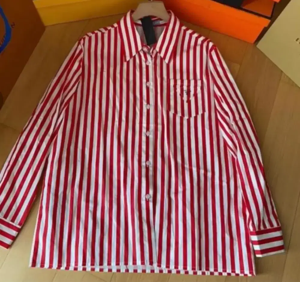 Kemeja prada merah putih