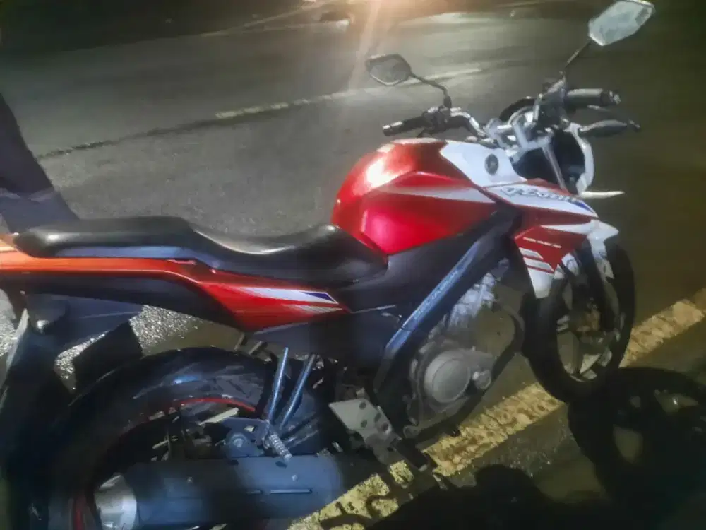 Yamaha vixion merah