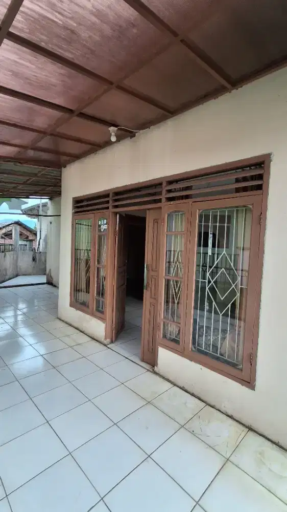 Dikontrakan Rumah 2 Kamar, Ruang Tamu Luas & Ruang Makan