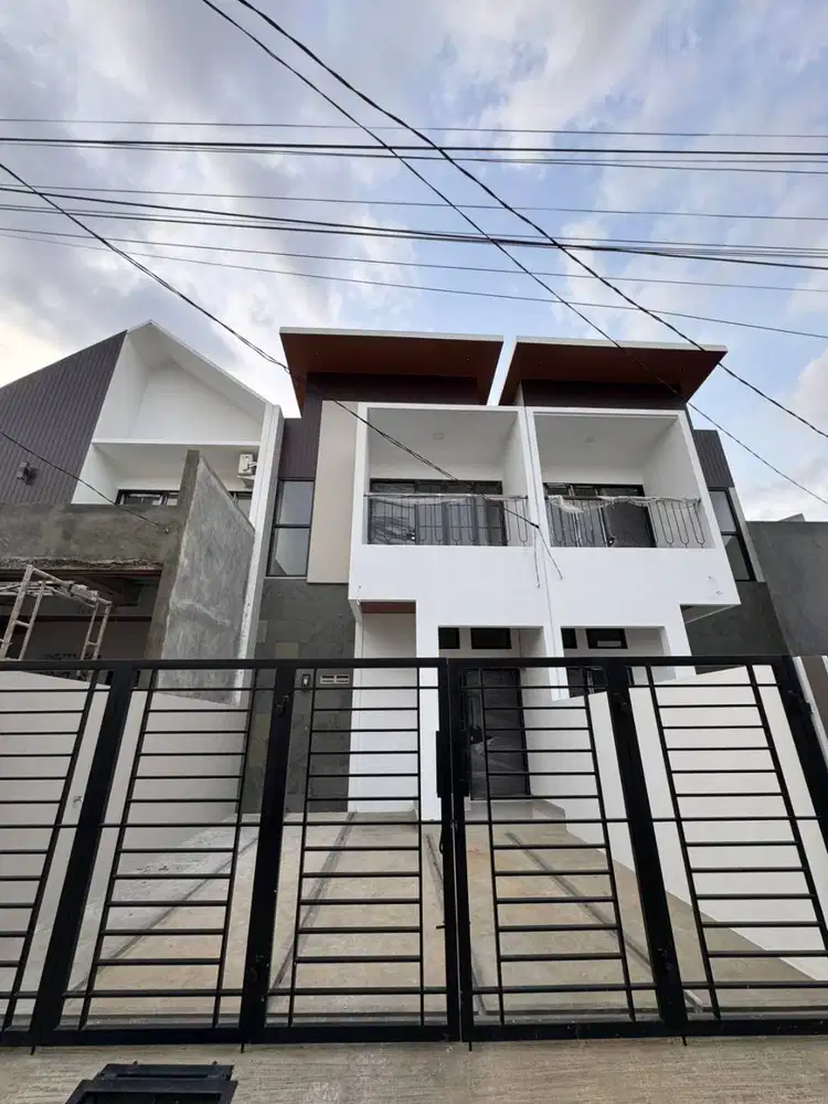 DISEWAKAN RUMAH 2 LANTAI 3KT 2KM