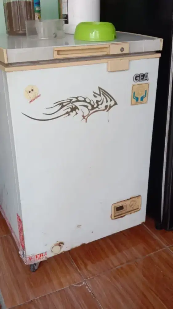 Di Jual Freezer Box bekas merk GEA