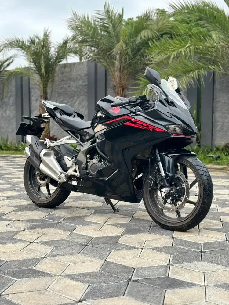 Honda CBR 250RR thn 2023 Odo 5rb Black Freedom Koko Motor