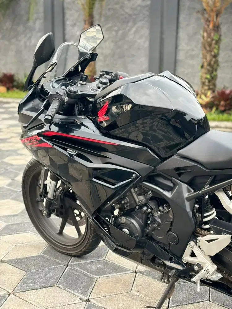 Honda CBR 250RR thn 2023 Odo 5rb Black Freedom Koko Motor