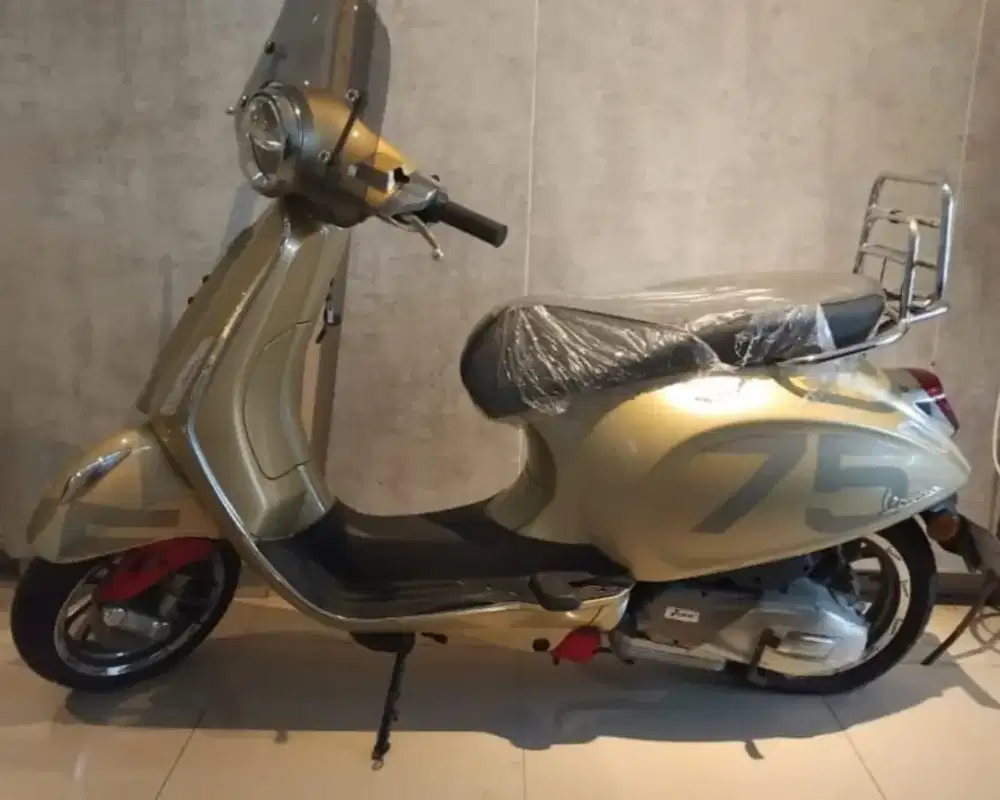 VESPA PRIMAMERA 75th