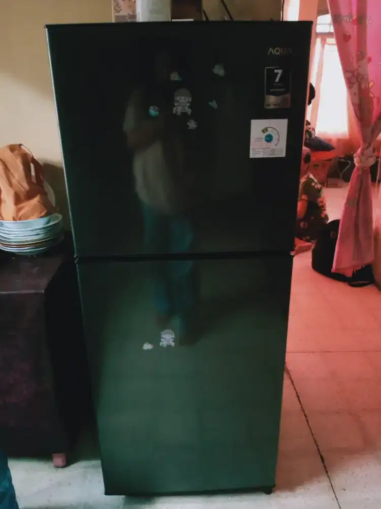 Di jual kulkas 2 pintu merk aqua