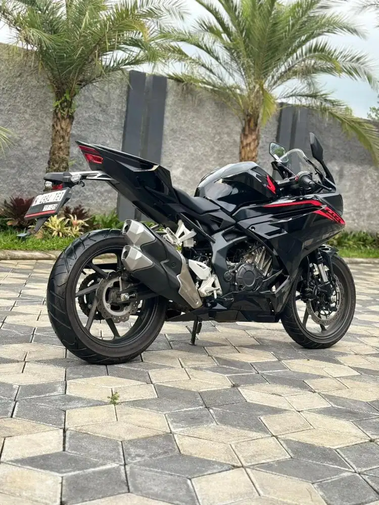 Honda CBR 250RR thn 2023 Odo 5rb Black Freedom Koko Motor