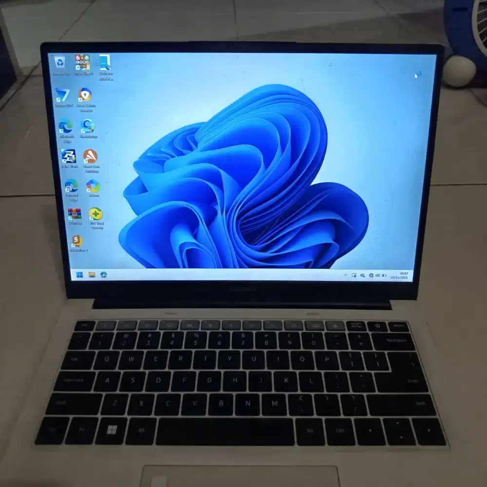 Di jual laptop advan