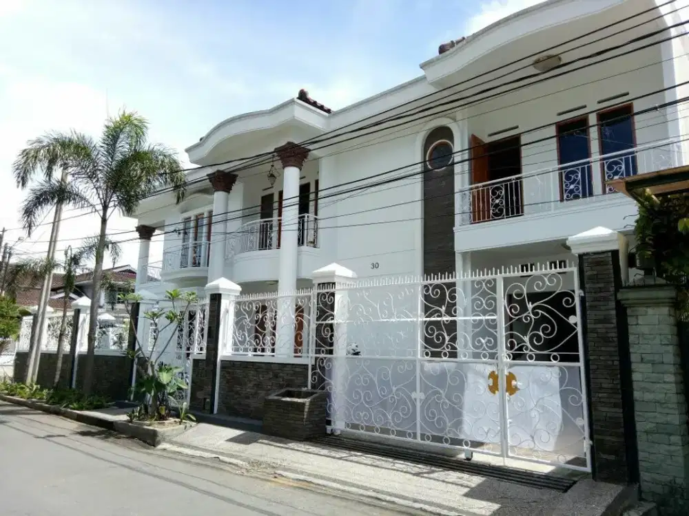 Rumah Mewah Siap Huni Area Dago Lokasi Strategis
