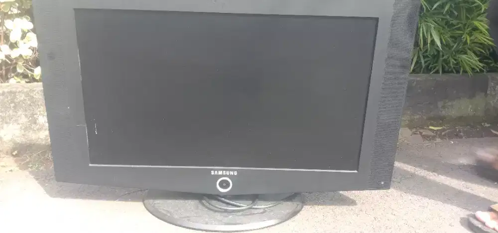 TV LCD 27 INCH Kondisi Mati