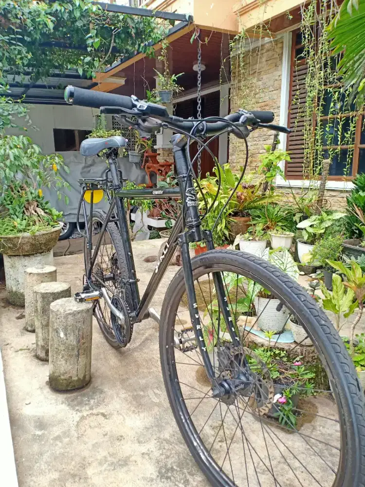 Sepeda turing replikasi surly siap pakei