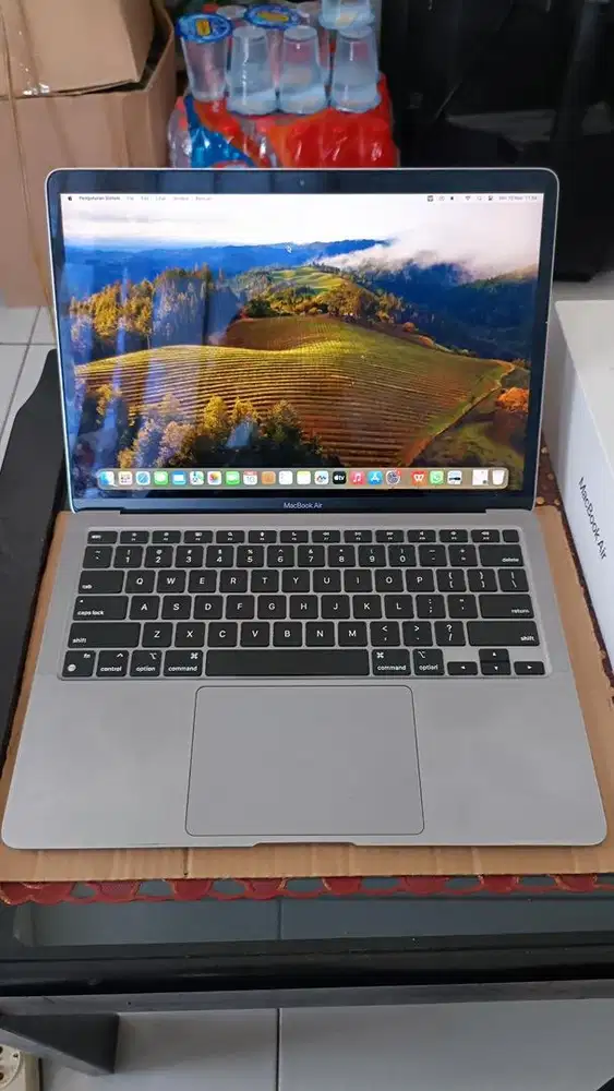 Macbook air M1 8/256 Mulus Pisan