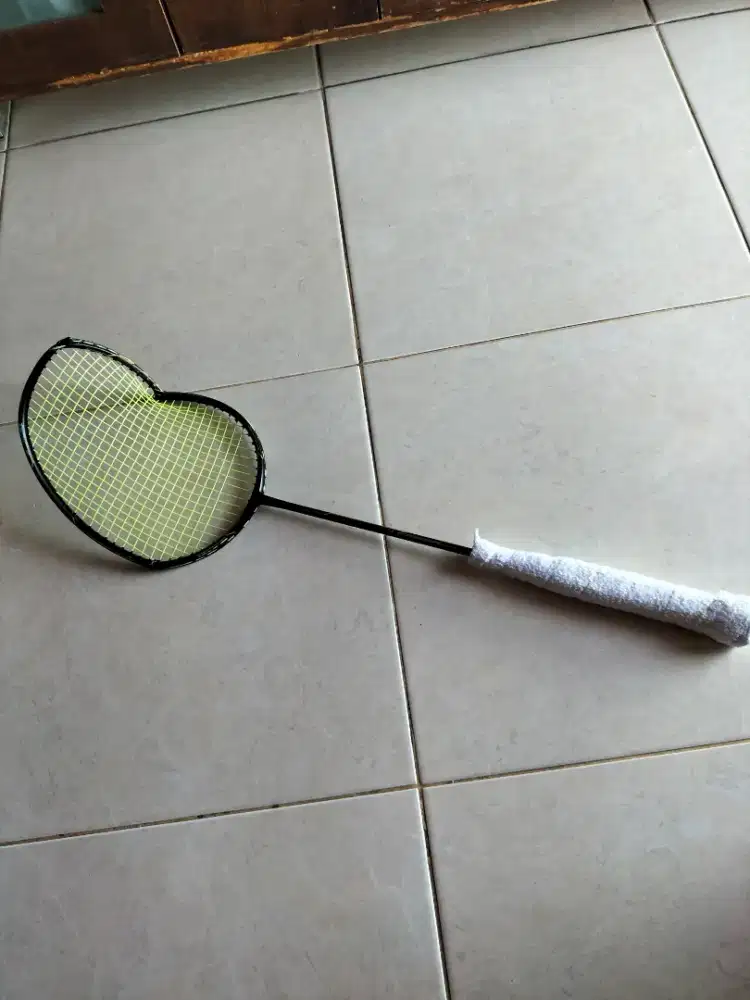 Raket badminton Lining