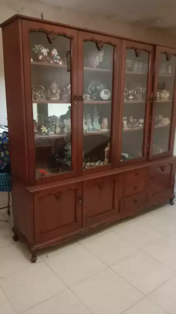 Lemari bufet jati kuno