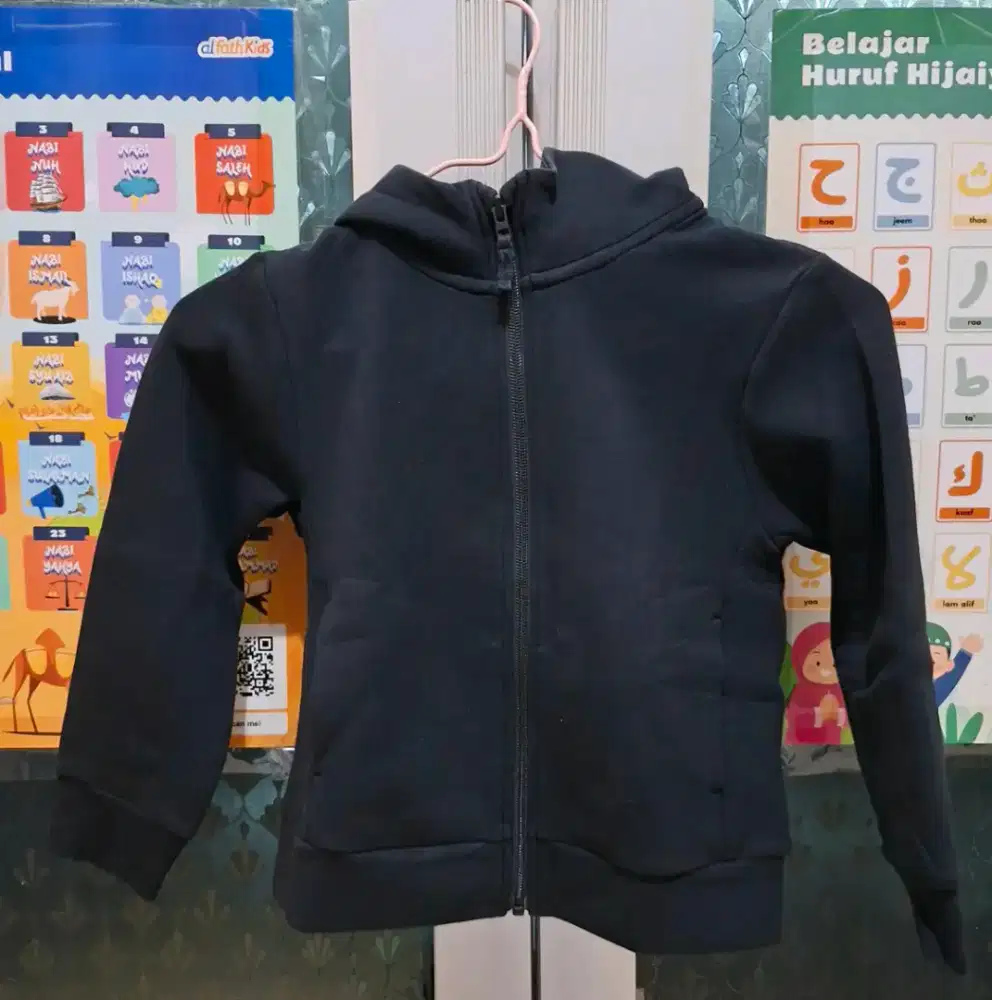 Jacket Zipper Uniqlo Black Original size 120 for 3 - 5 years old Kids