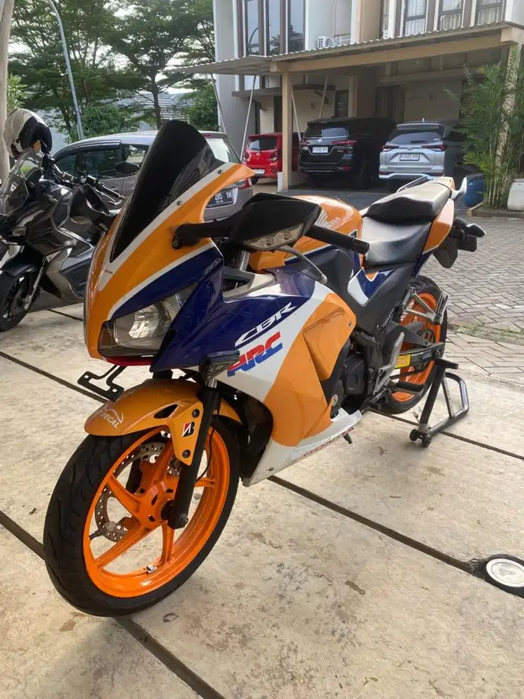 Honda CBR 150 Repsol 2015