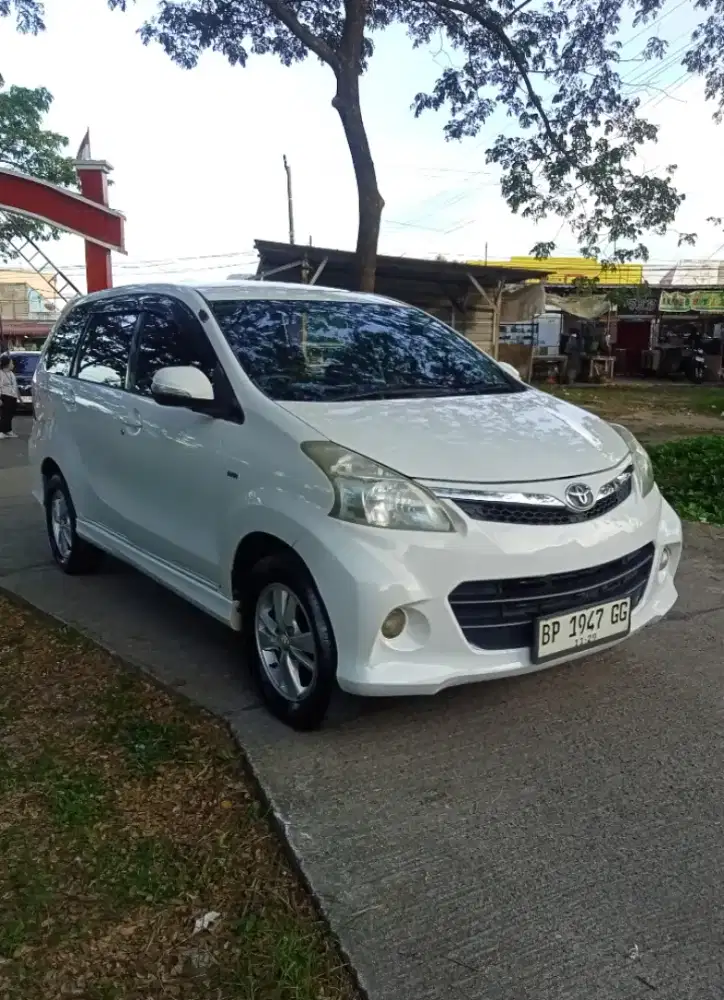 Avanza Veloz luxury 1,5 metik mesin gearbok dijamin bagus
