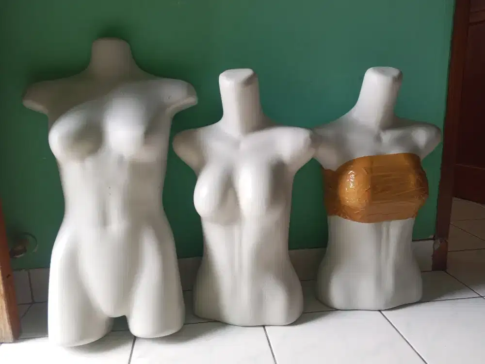 Take all 2 manekin cewe 1 manekin gantung like new