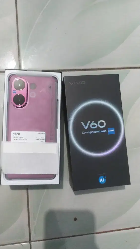 Di jual cepat hp vivo v60 5G 12/256 barang baru belum pernah di pakai