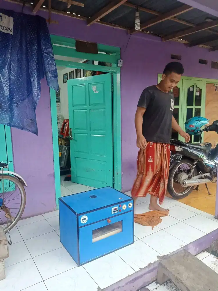 Mesin penetas telur otomatis