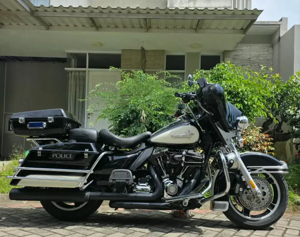 Harley Davidson Electra Police 2011
Warna Panda