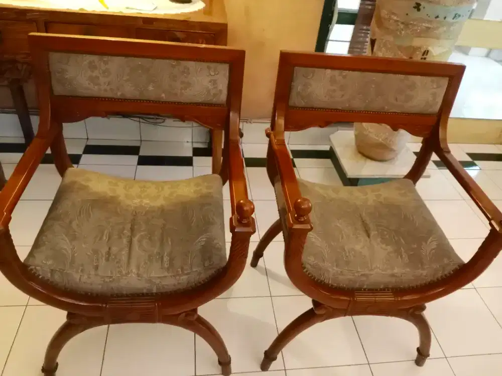 Jual cepat 2 units armchairs, baca detail deskripsi.