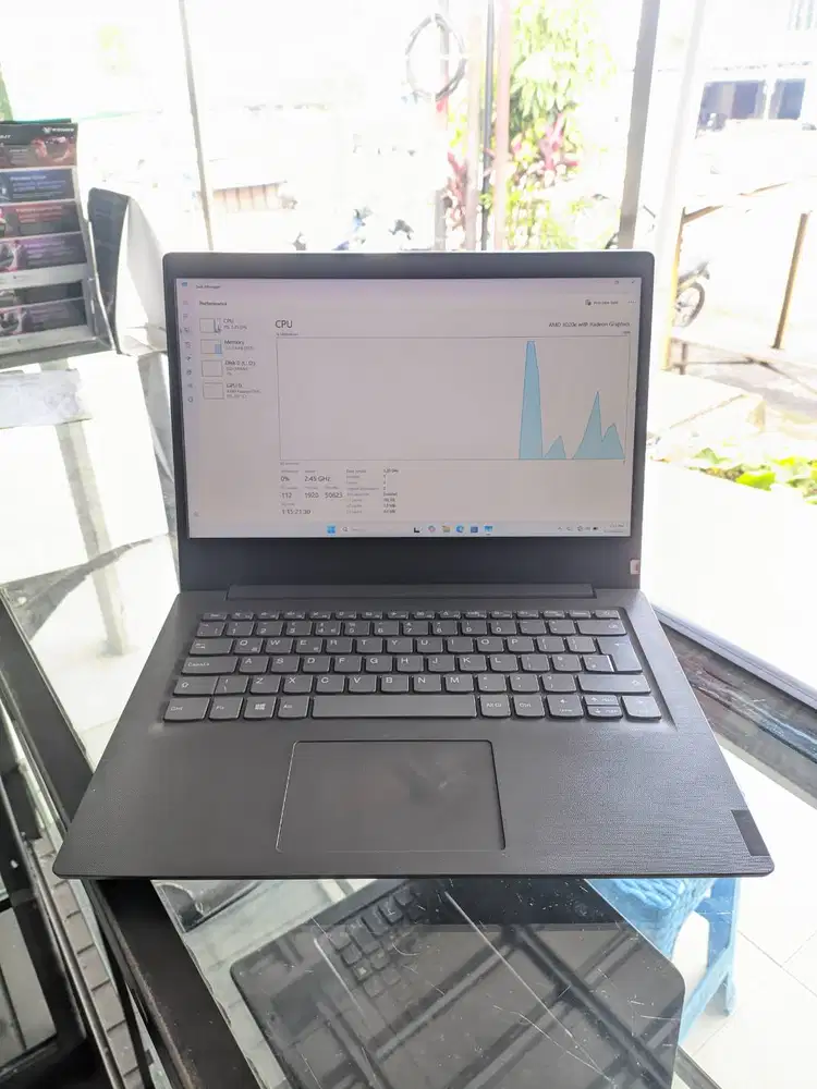 Laptop Lenovo V14 SSD 256GB RAM 4GB AMD
