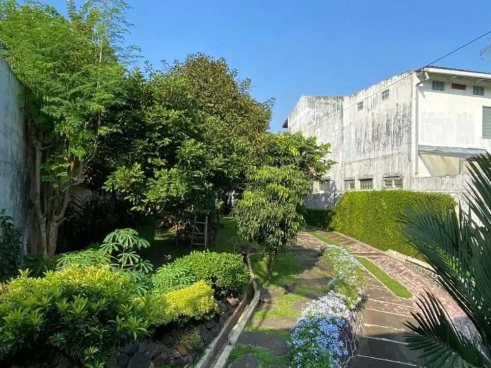 Dijual Rumah Tengah Kota Malang, Luas 831 m2 Siap Huni Sangat Terawat