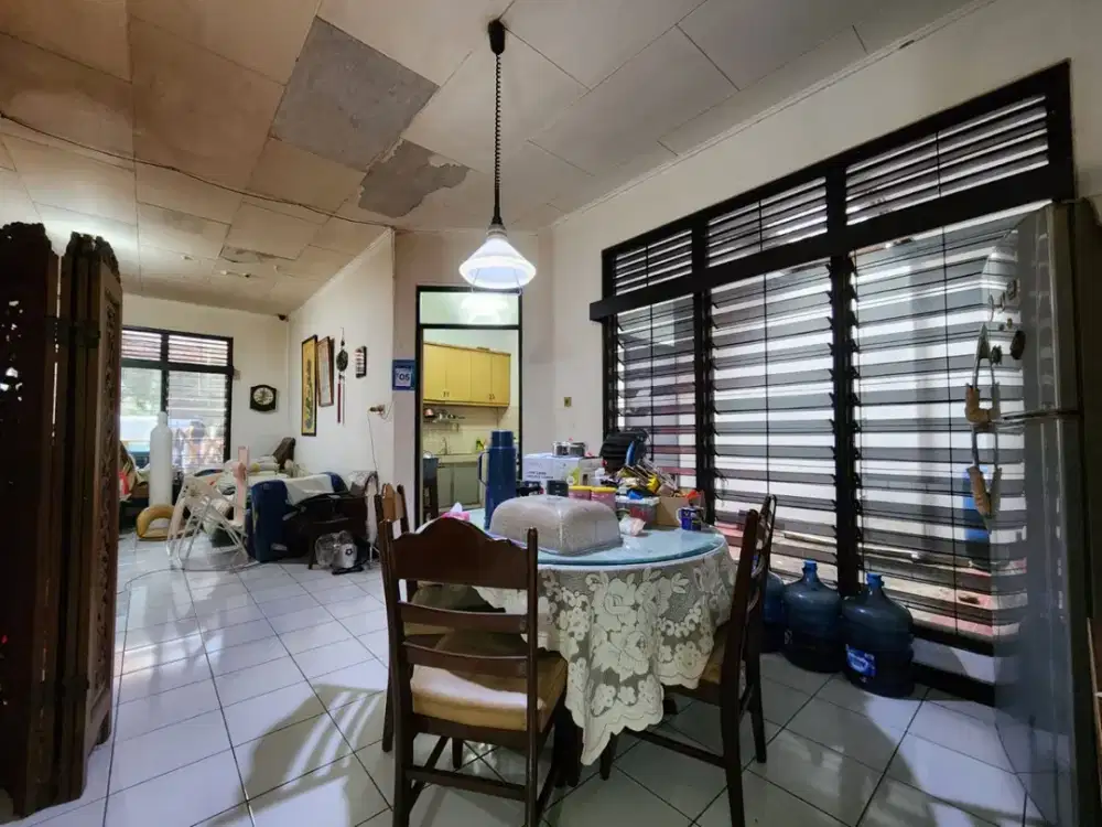 Rumah Kebayoran Lama Lt 300m2 Cocok Untuk Kostan di Belakang Gancit Jaksel