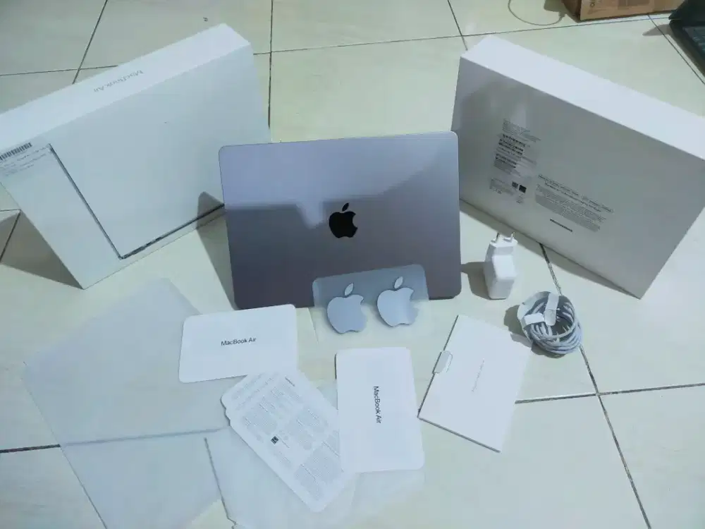 Dijual MacBook Air M2 Ram 16GB SSD 256GB Grnsi resmi ibox 2026 CC 5