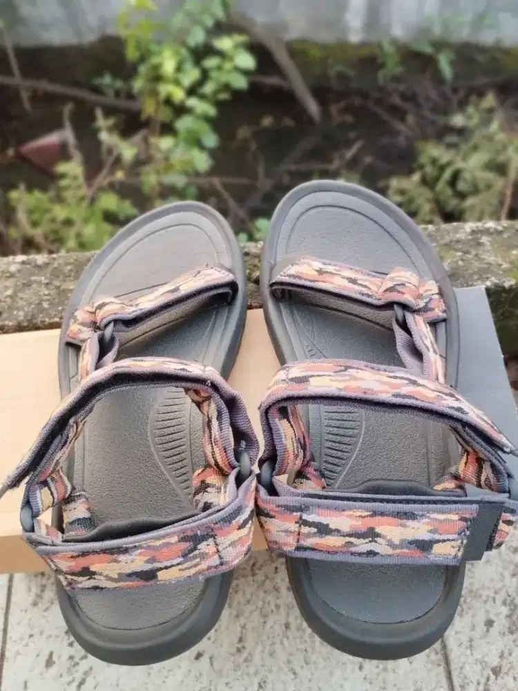 Sandal gunung TEVA HURRICANE XLT2  HITAM COKLAT size 40,5